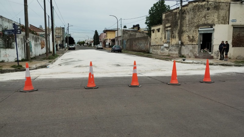 Por un vertido de grasa se cort el trnsito en la calle 25 de Mayo
